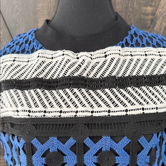 Adiva Black, Blue, Green, and White Short Sleeve Top - Picture 3 of 8